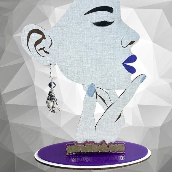 Skeleton Hand Beaded Earrings - Gothic - Grunge - Alternative - Halloween - Picture 3 of 3